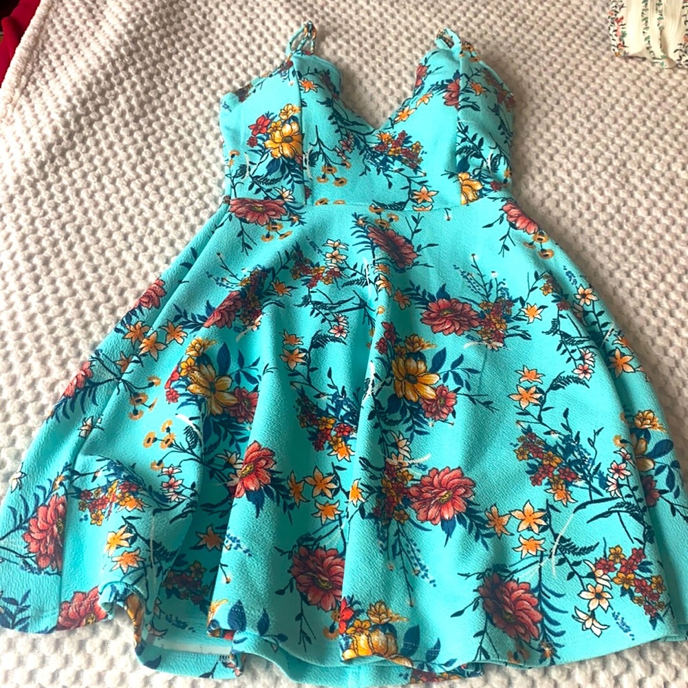 ๐HOST Pick๐ floral dress - Picture 1 of 2
